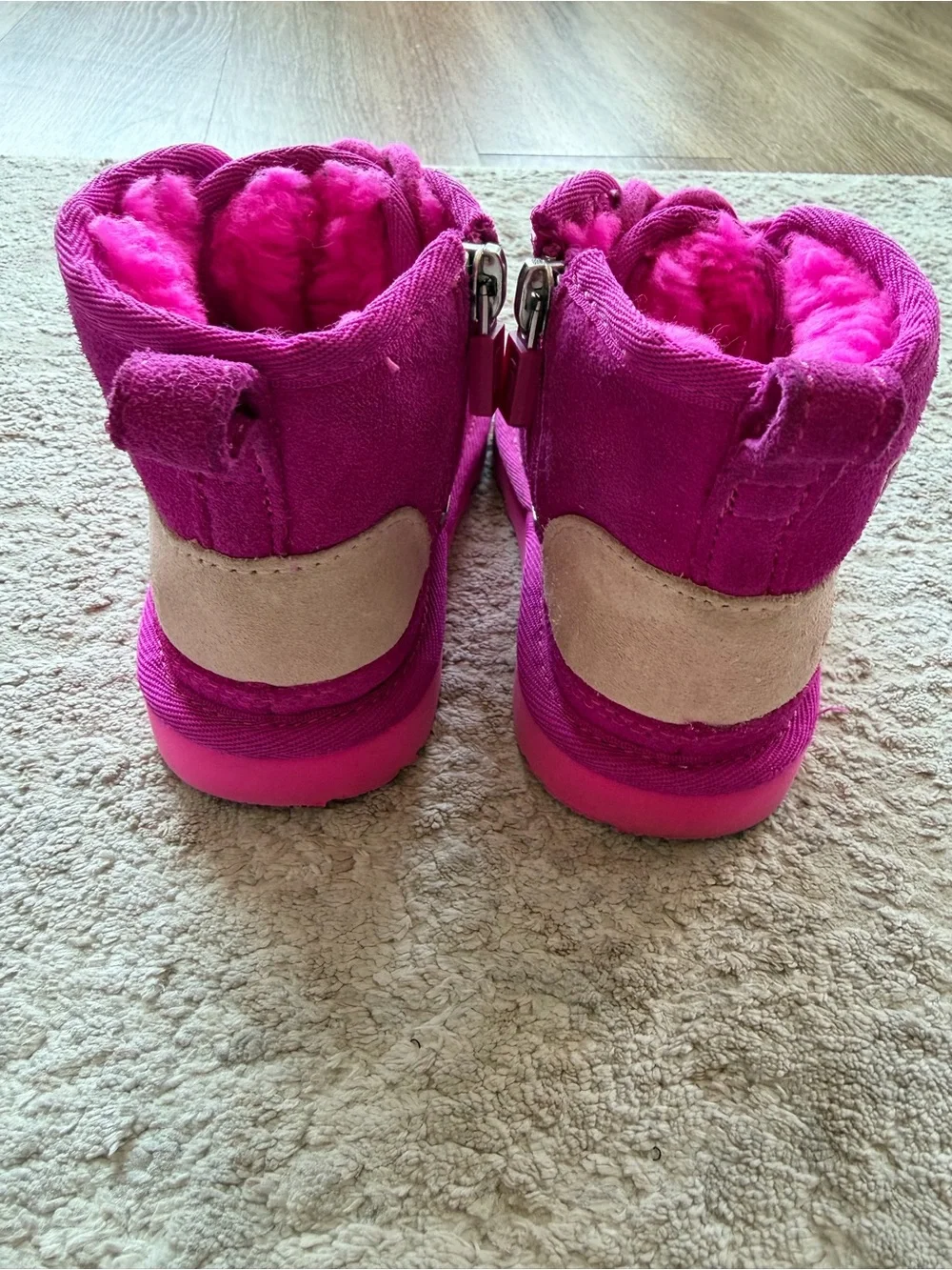 UGG Neumel Graphic Outline Toddler Boots Pink Sz 9